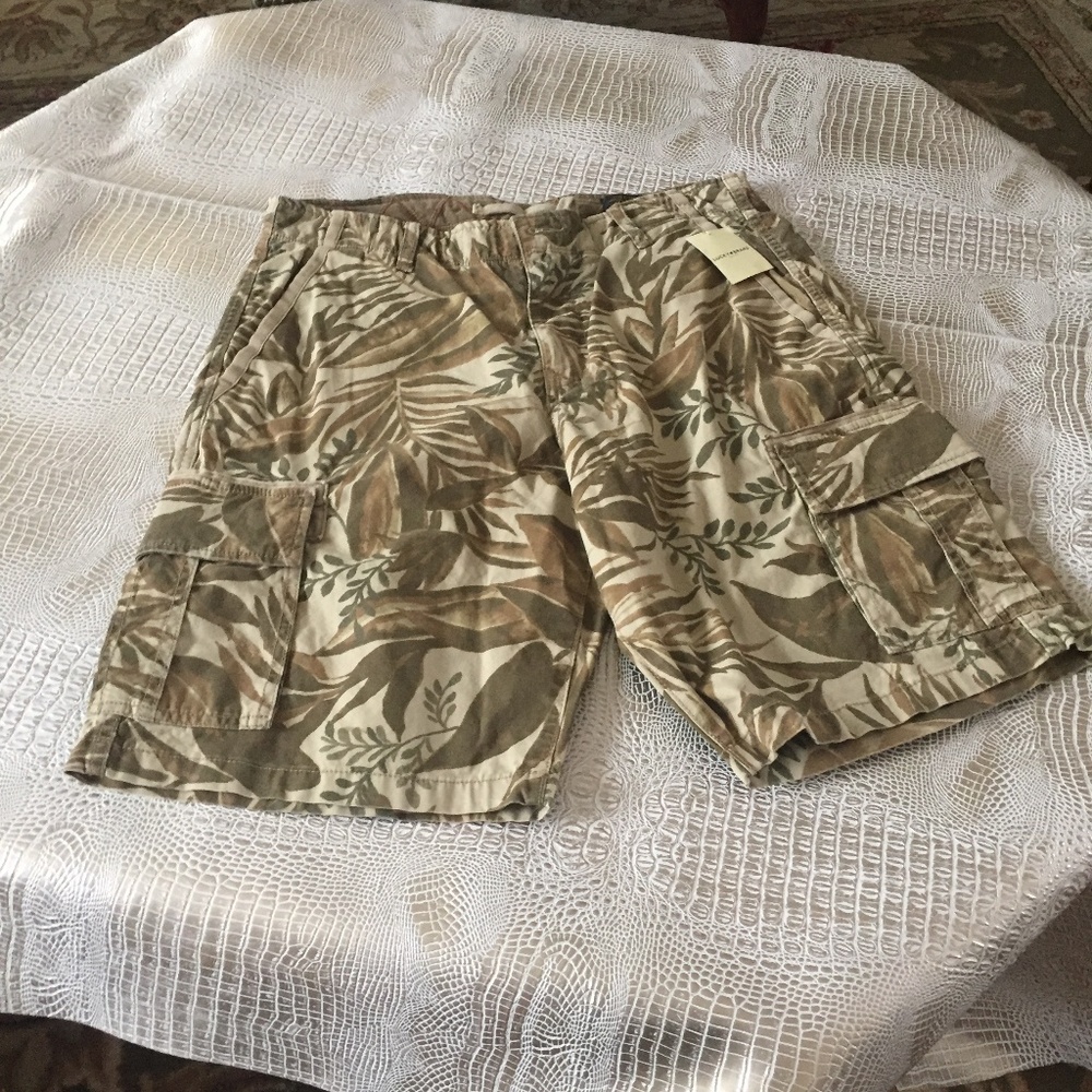 Lucky Brand Men’s Tropical Utility Cargo Shorts - Picture 3 of 8